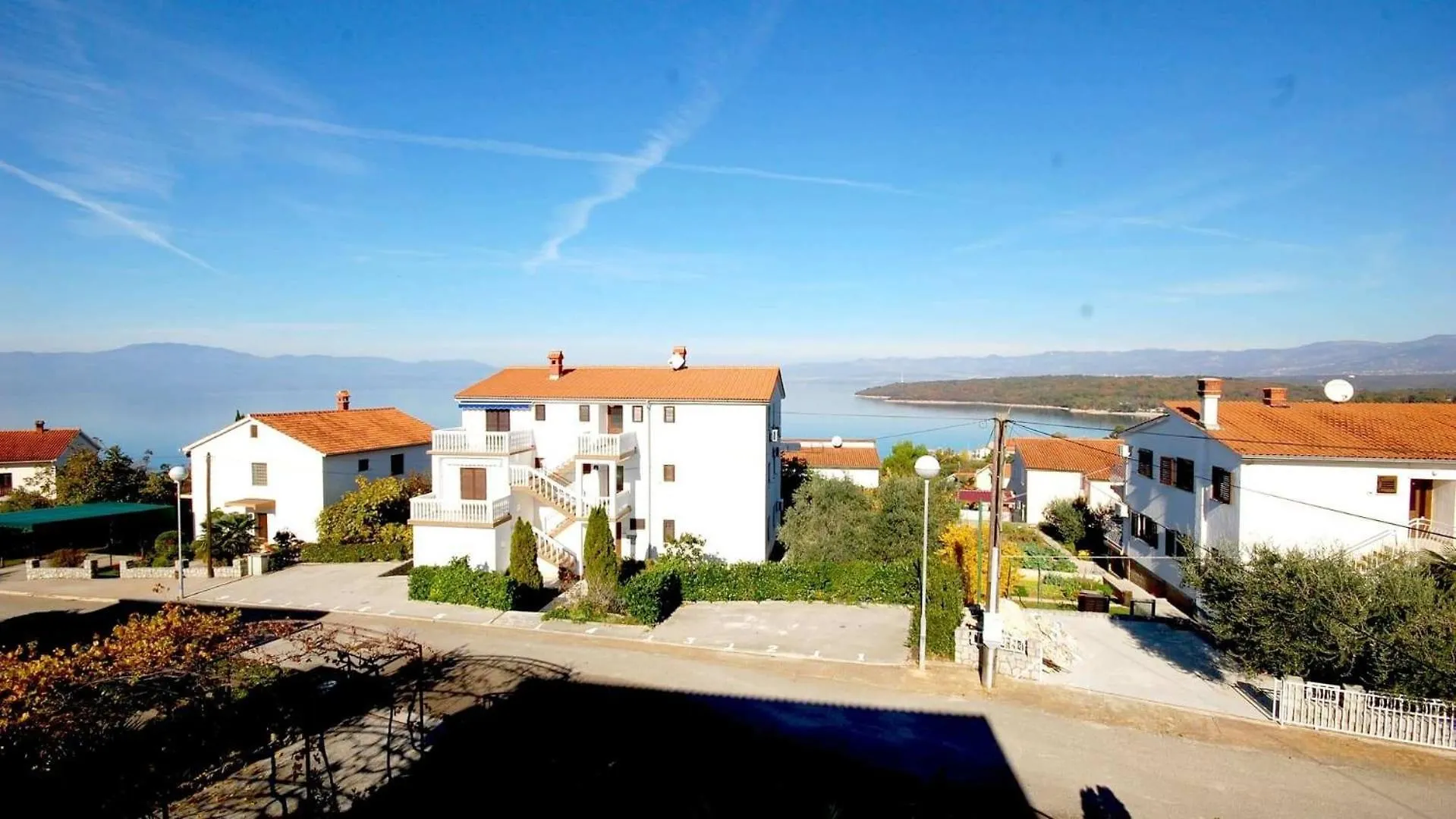 Apartments With A Parking Space Njivice, Krk - 21859